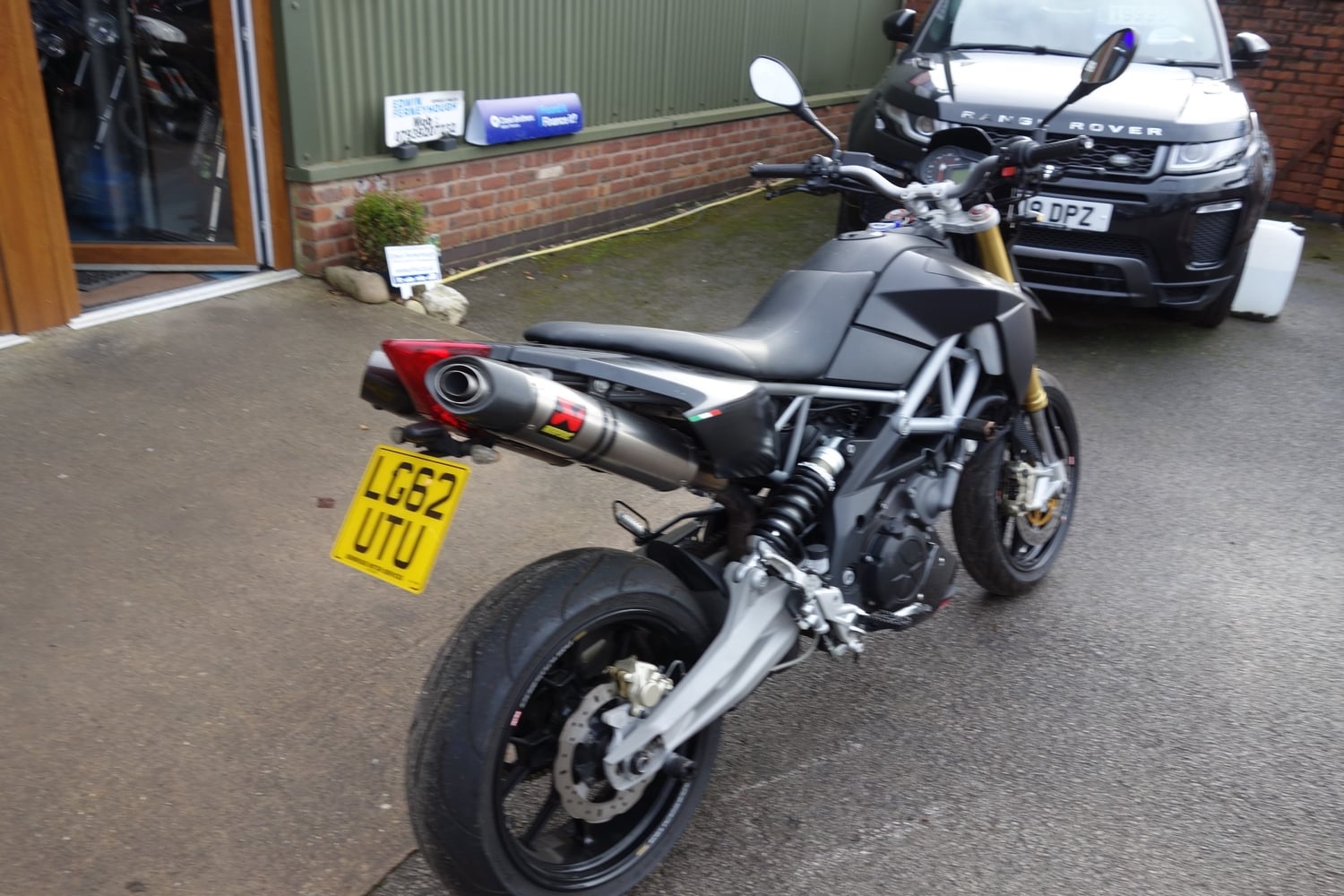Aprilia Dorsoduro 2012 - Motorbikes, Scooters & Quads