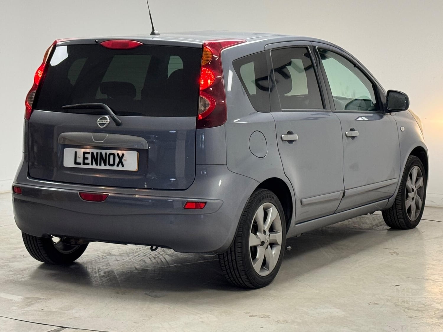 Nissan Note 2010 - Cars
