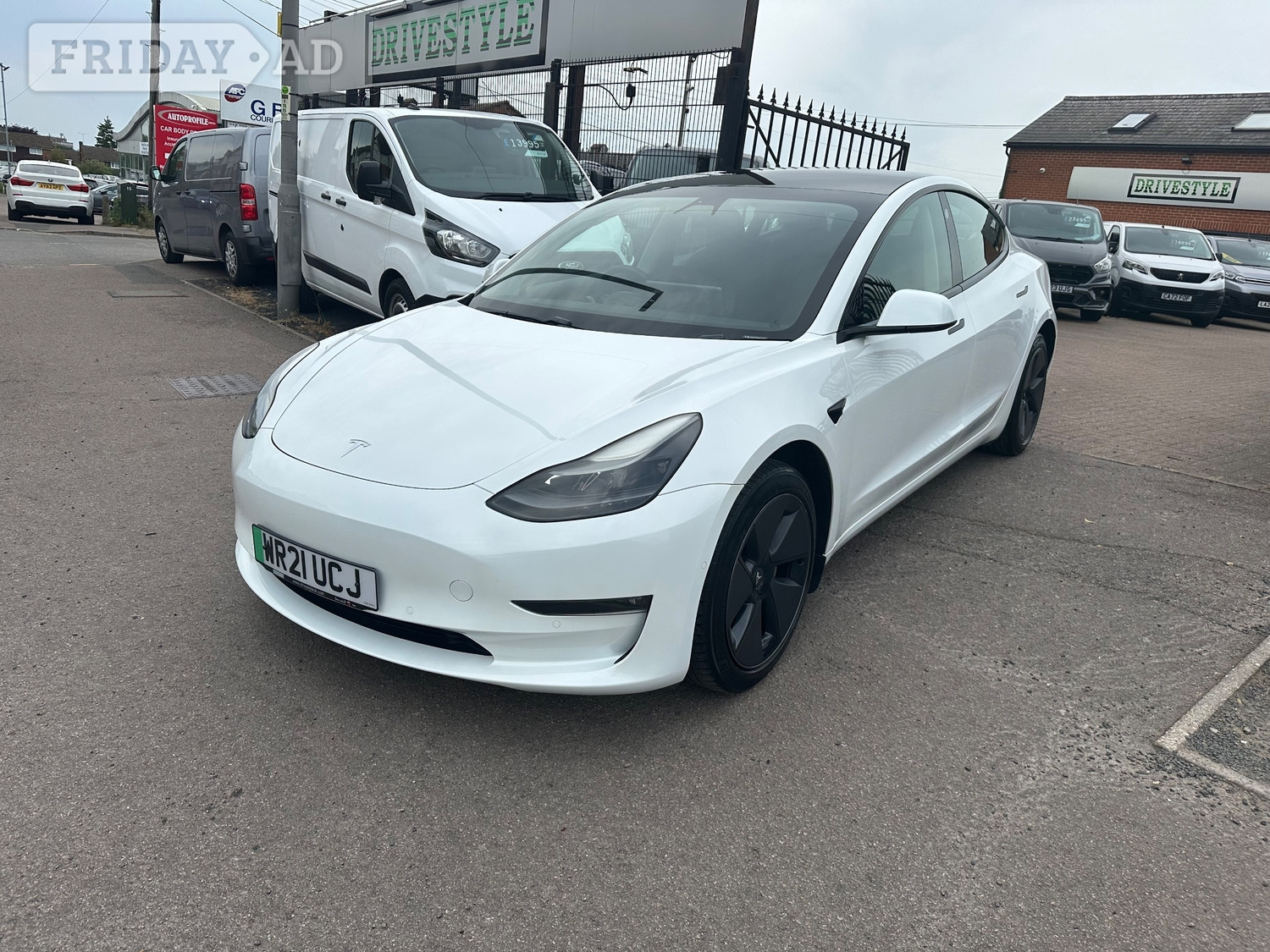 [ berth ]Tesla Model 3