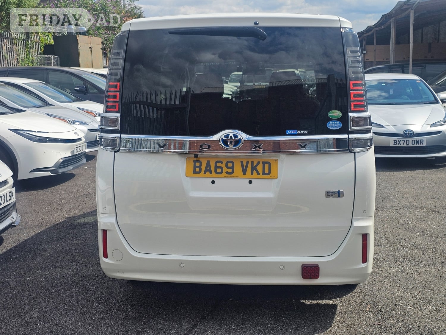 Toyota Voxy 2020 - Cars in Coventry
