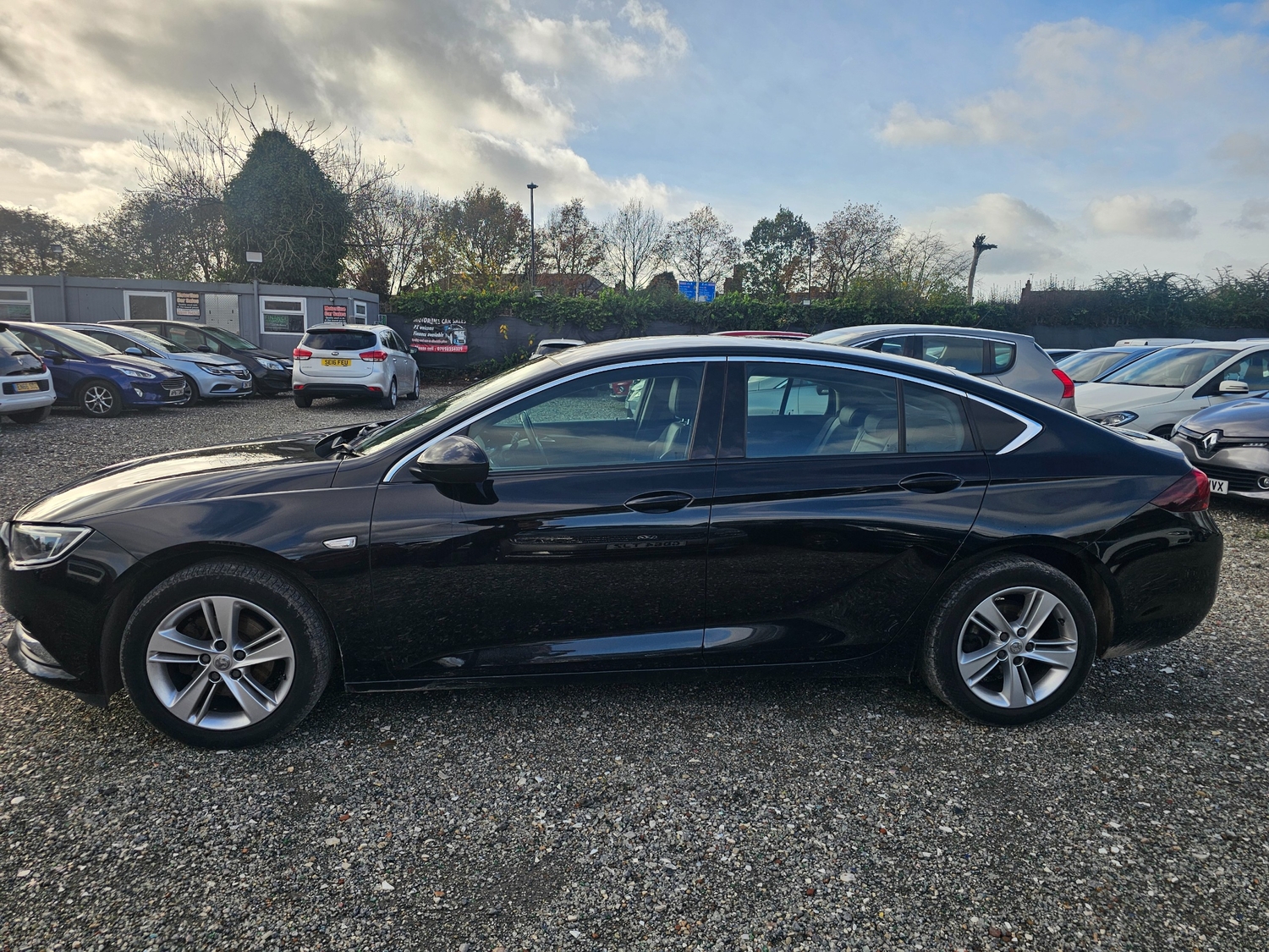 Vauxhall Insignia 2018 - Cars in Leicester