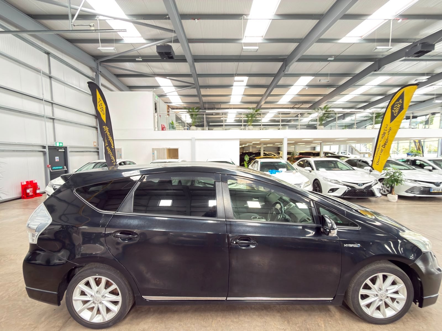 [ berth ]Toyota 7 Seat Prius