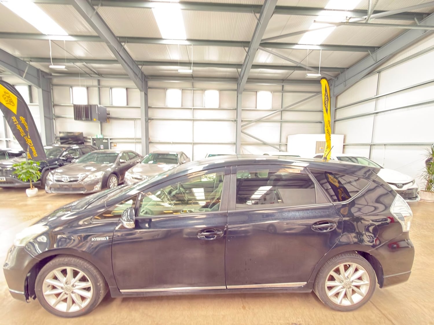 Toyota 7 Seat Prius 2014 - Cars in Reading