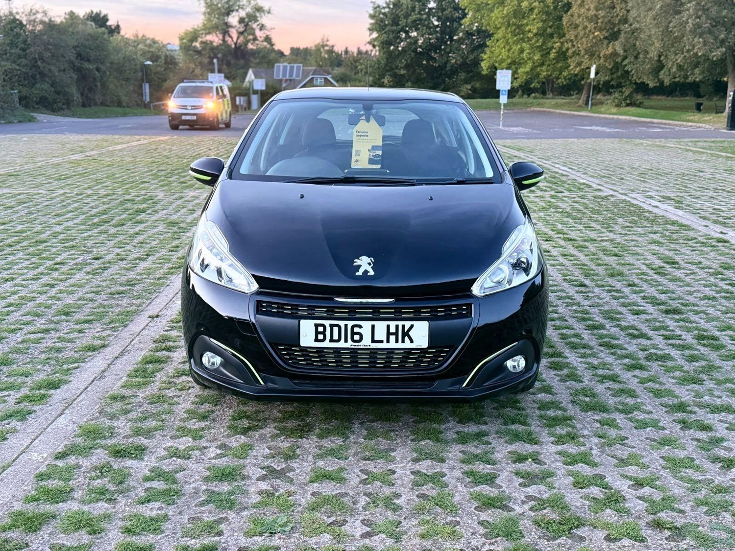 [ berth ]Peugeot 208