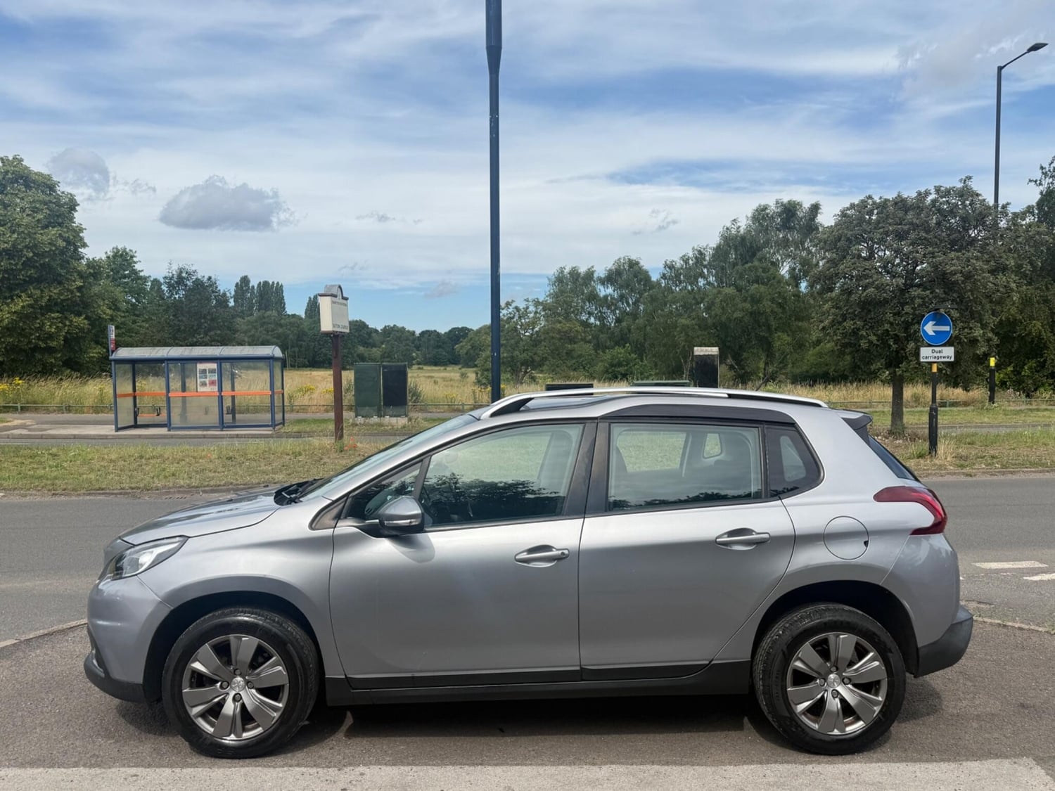 Peugeot 2008 2018 - Cars