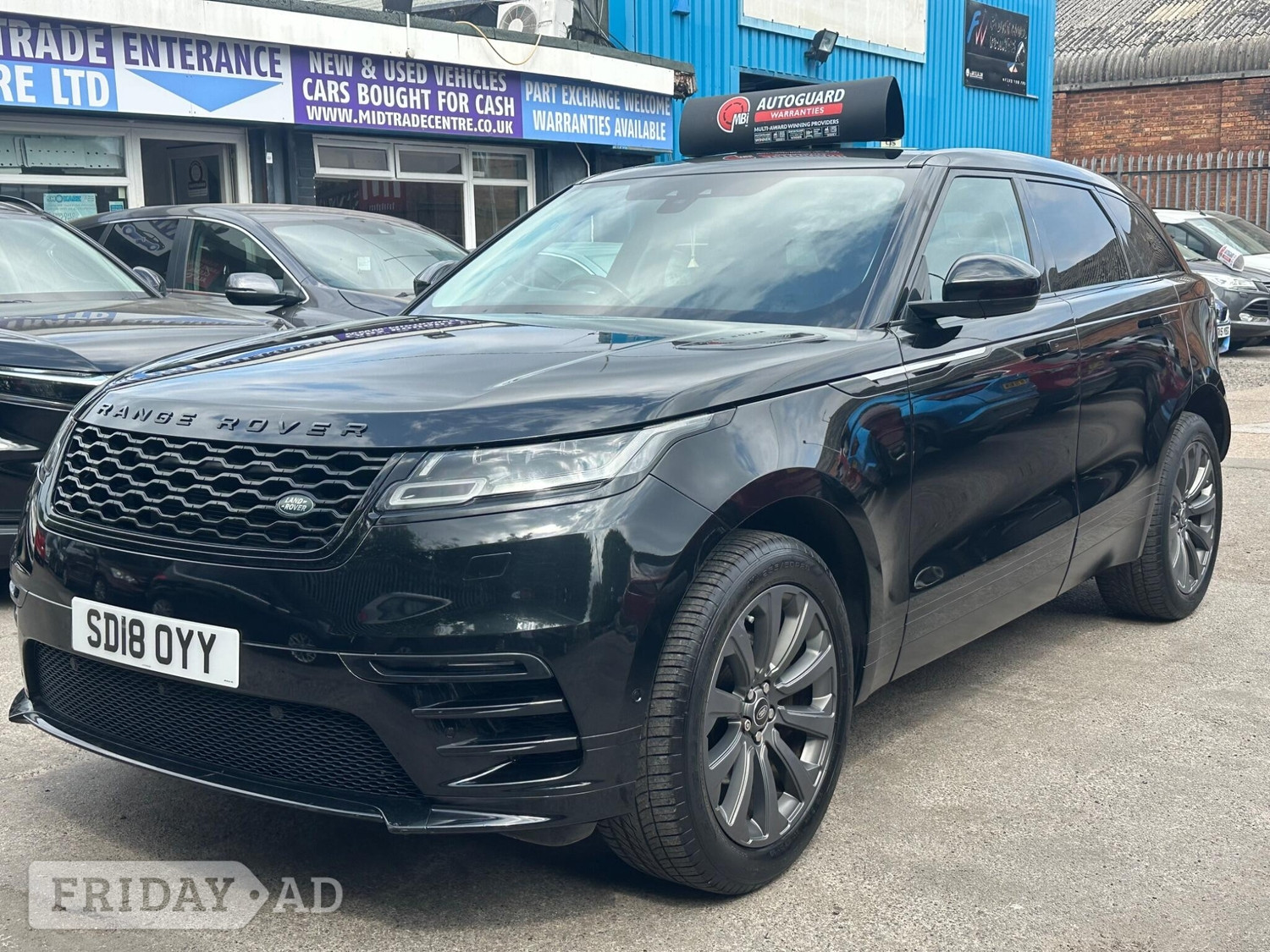 [ berth ]Land Rover Range Rover Velar