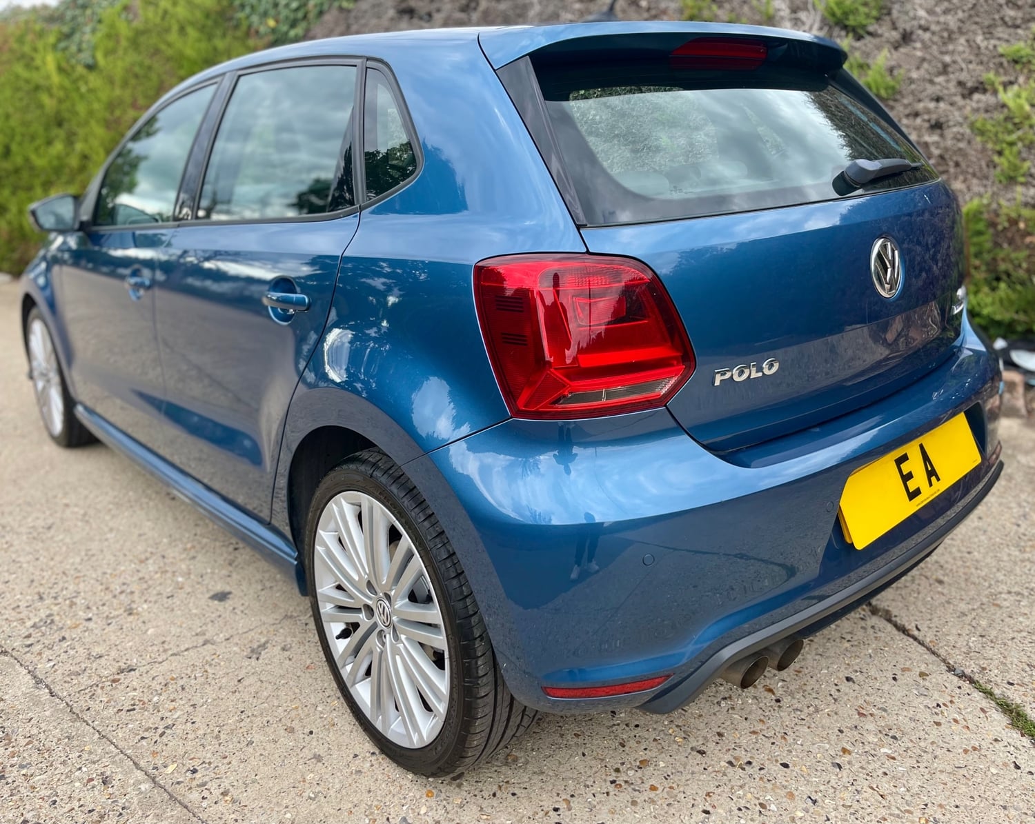 Volkswagen Polo 2015 - Cars