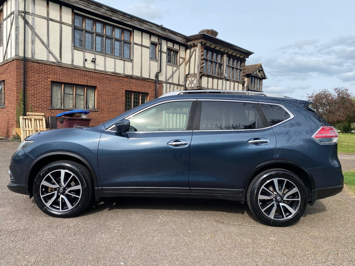 Nissan X-Trail 2016 - Cars in Hitchin