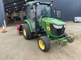 John Deere 3046R () Tractor