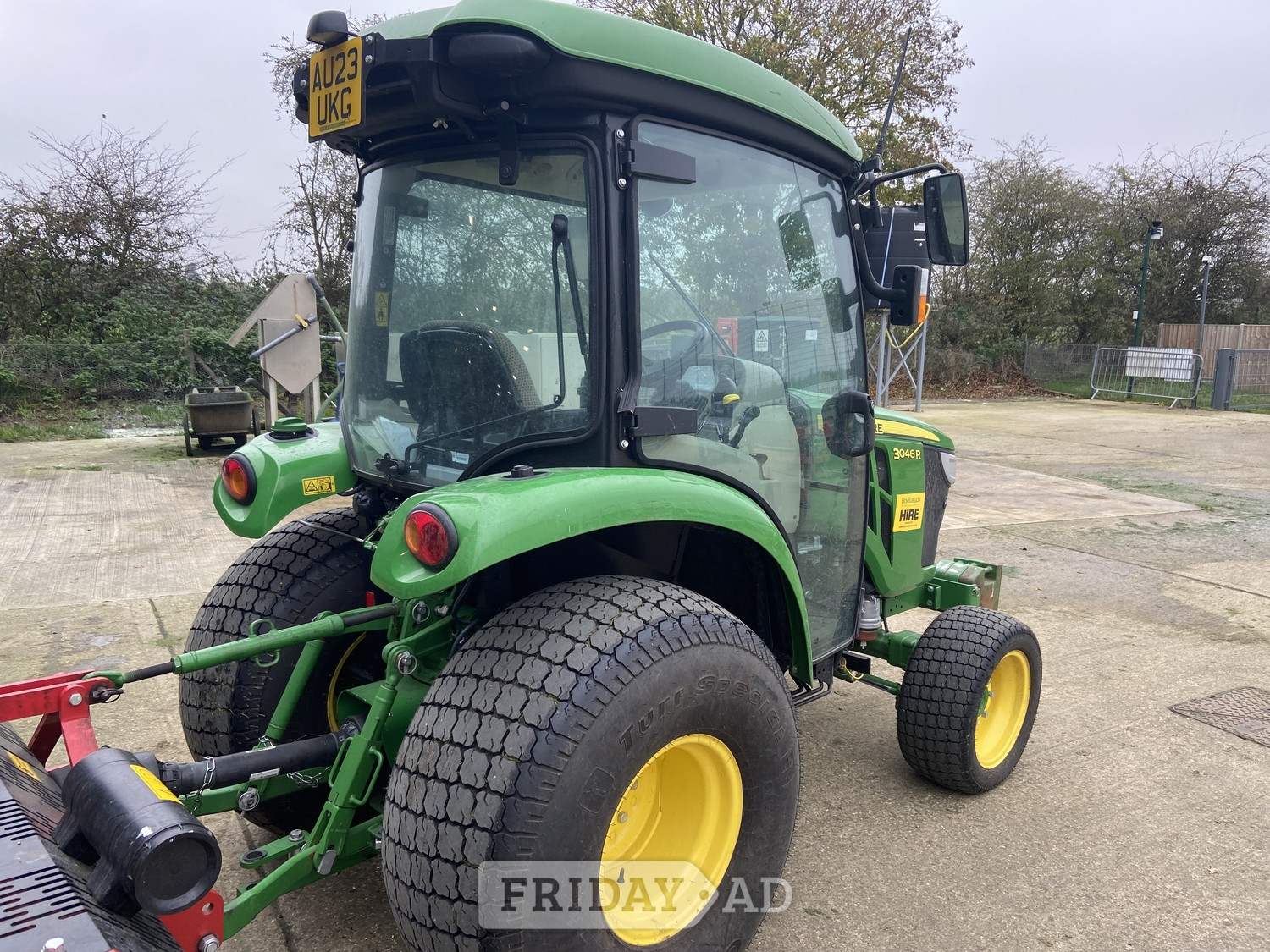 [ berth ]John Deere 3046R