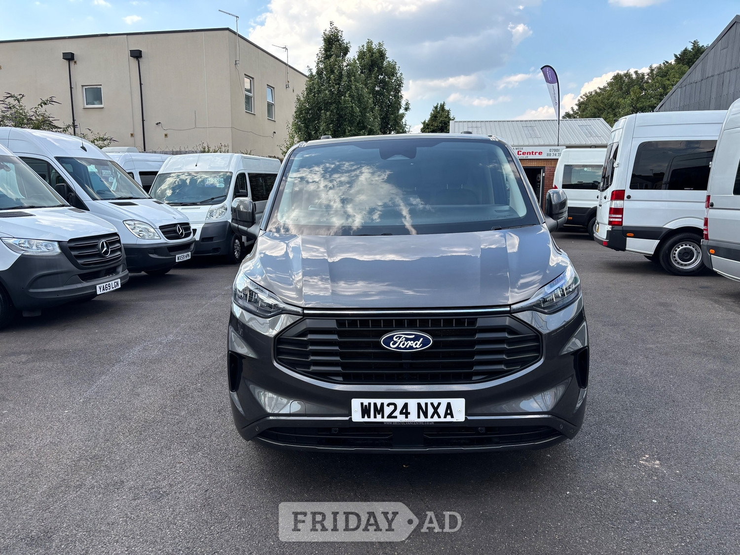 [ berth ]Ford Transit Custom