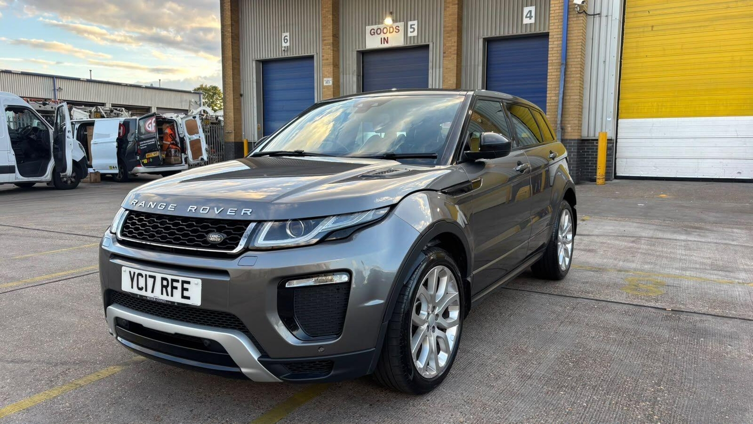 [ berth ]Land Rover Range Rover Evoque