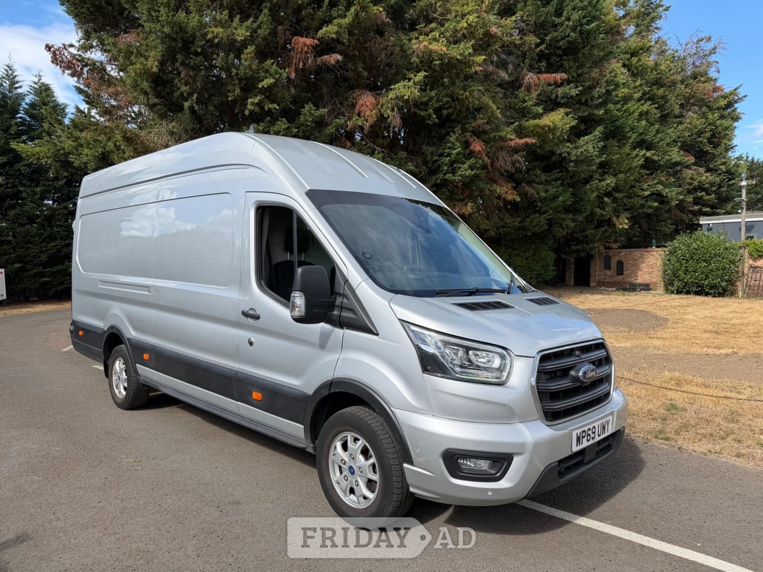 Ford Transit 2020 in Addlestone