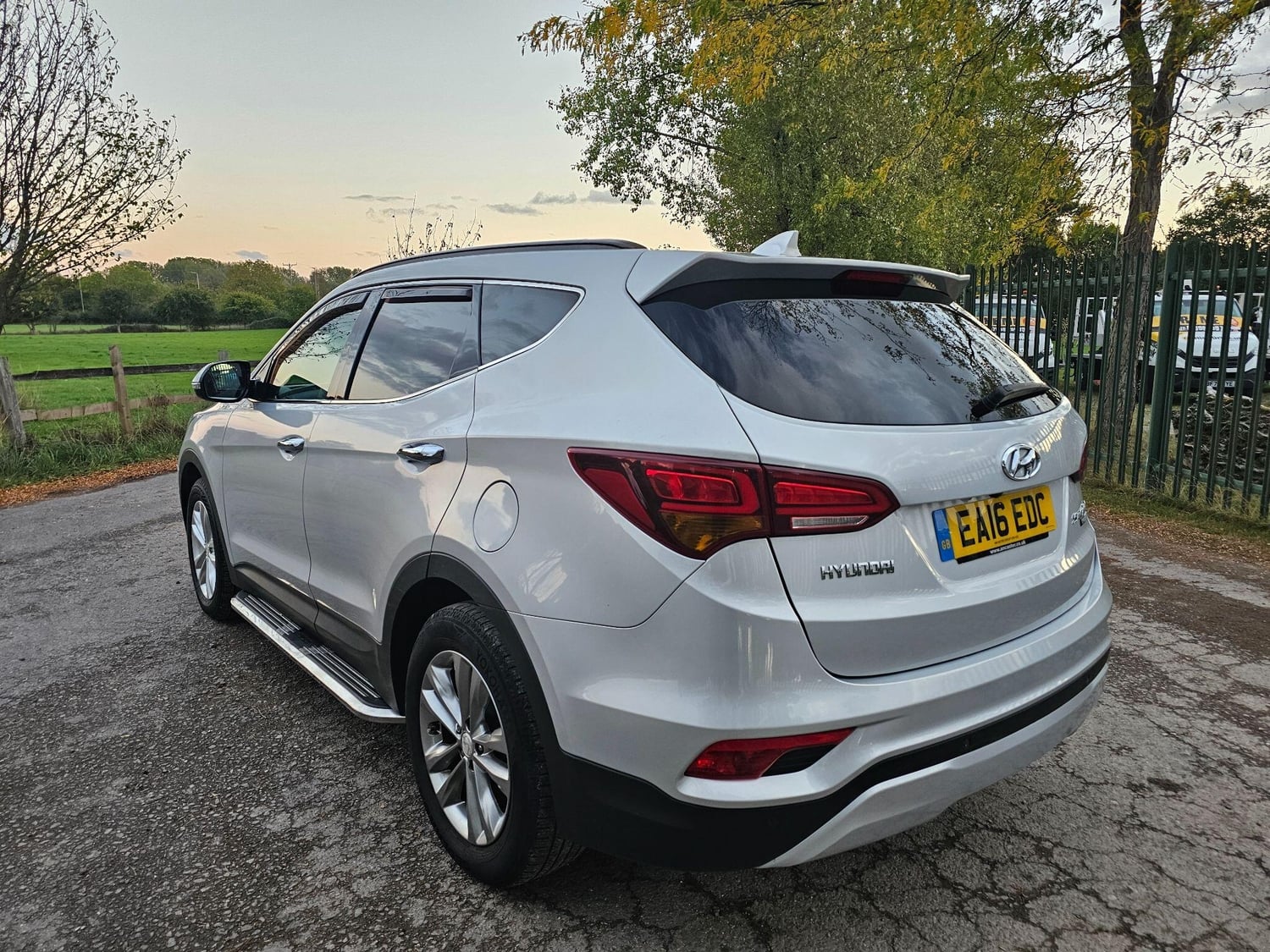 Hyundai Santa Fe 2016 - Cars in Reading