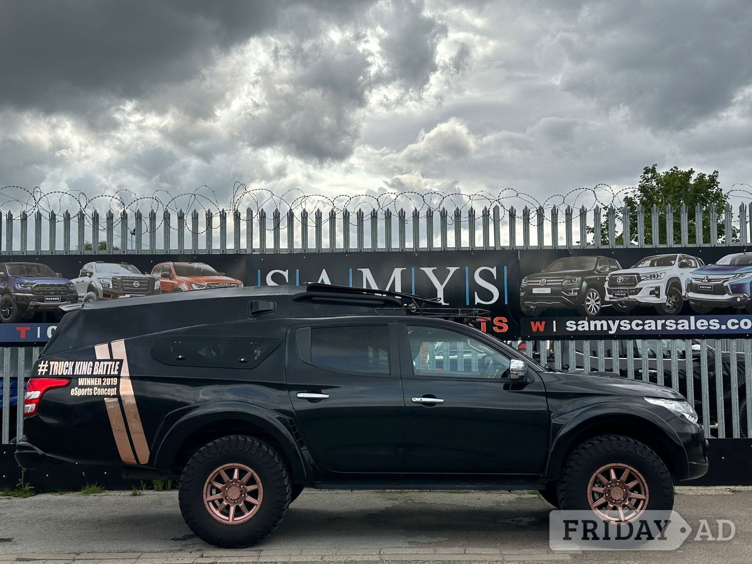 Mitsubishi L200 2017 - Vans & Commercial Vehicles in Bedford