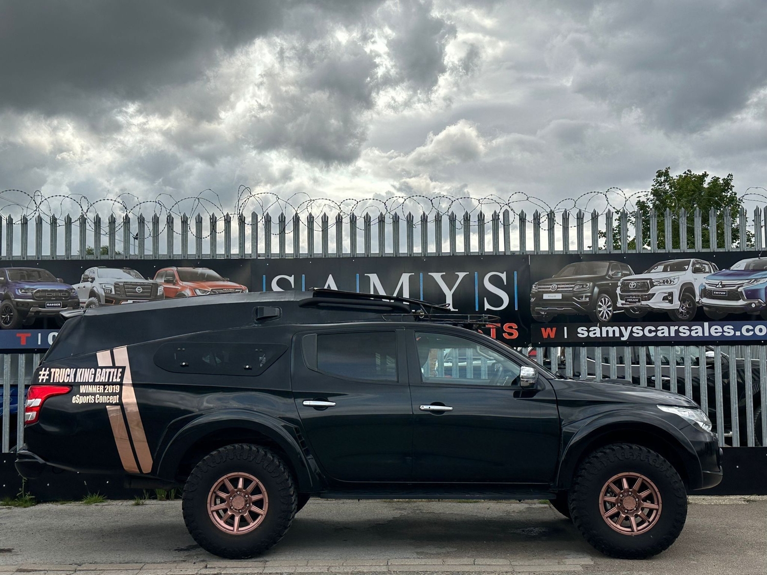 Mitsubishi L200 2017 - Vans & Commercial Vehicles in Bedford