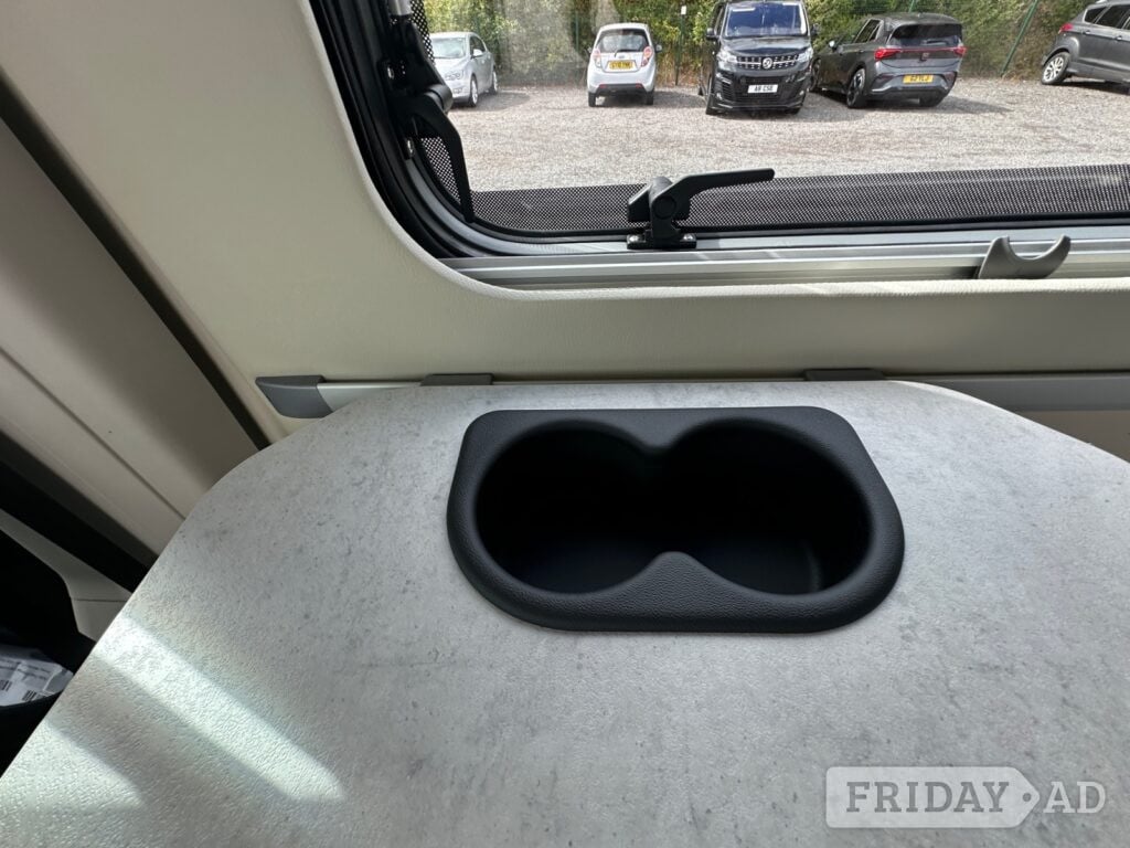 [2 berth ]Auto-Trail Expedition 68