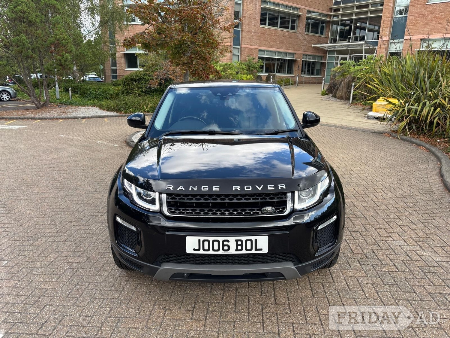 [ berth ]Land Rover Range Rover Evoque