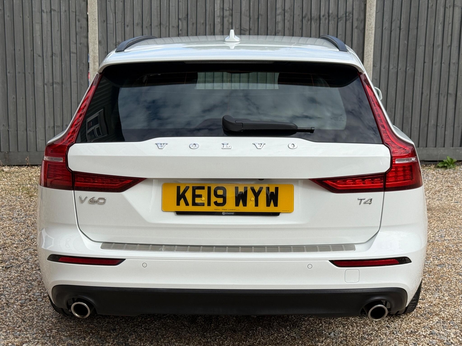 Volvo V60 2019 - Cars in Crowthorne