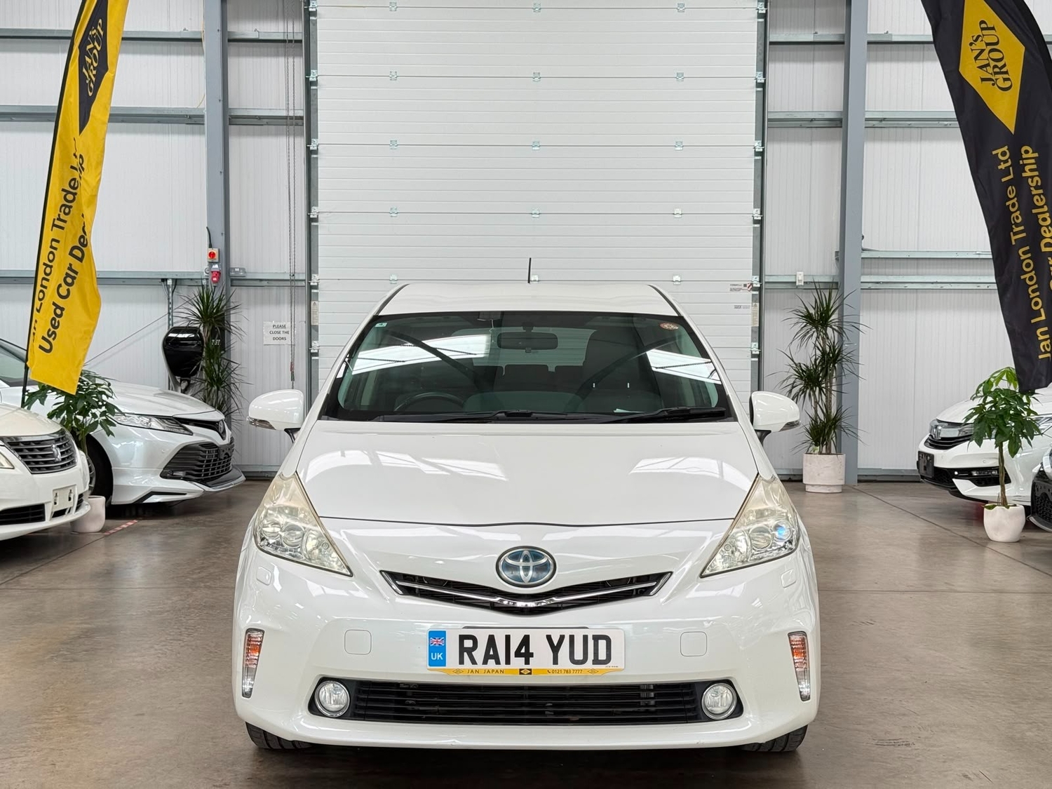 [ berth ]Toyota 7 Seat Prius