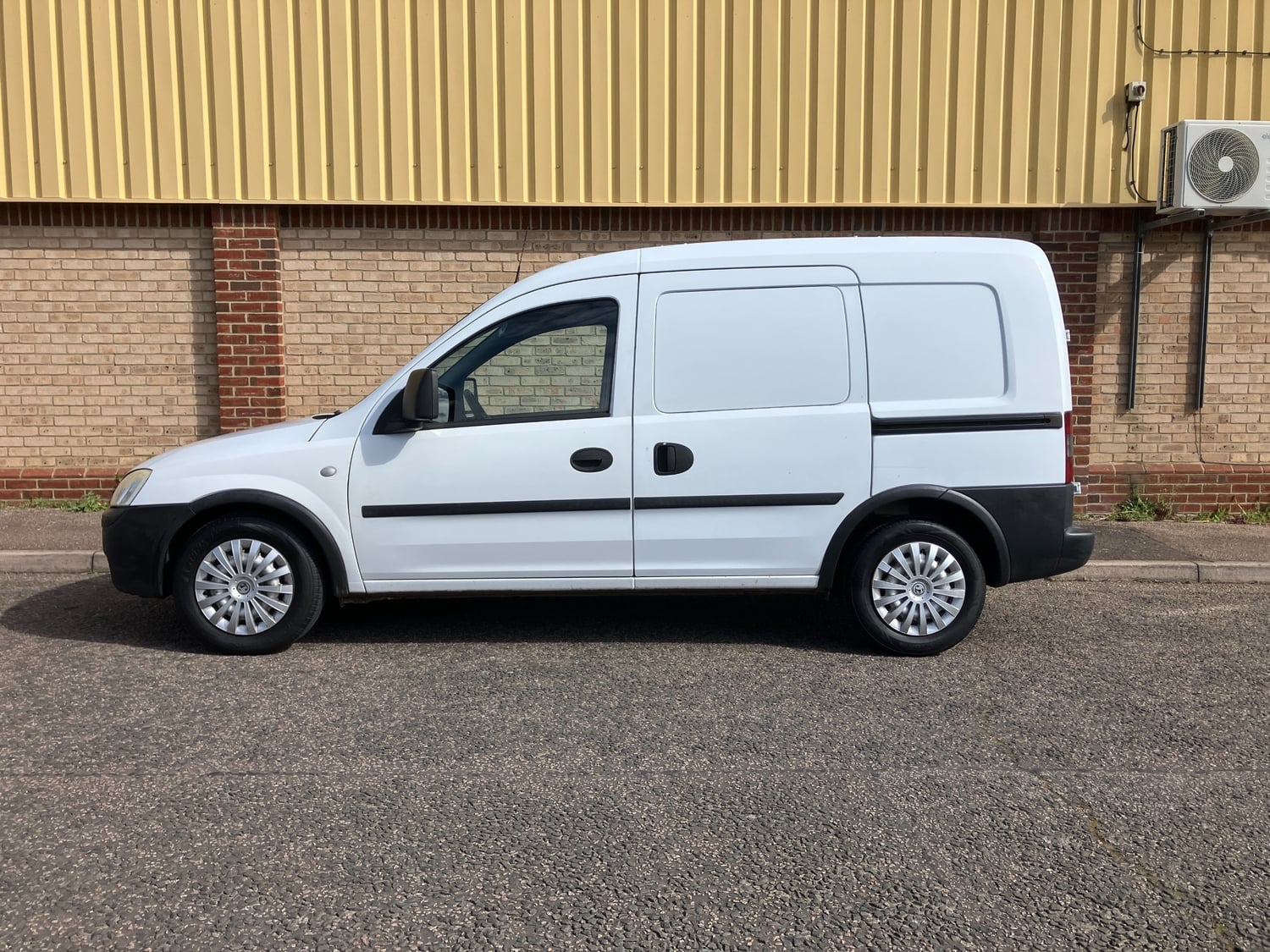 Vauxhall Combo 2008 - Vans & Commercial Vehicles in Ashbourne