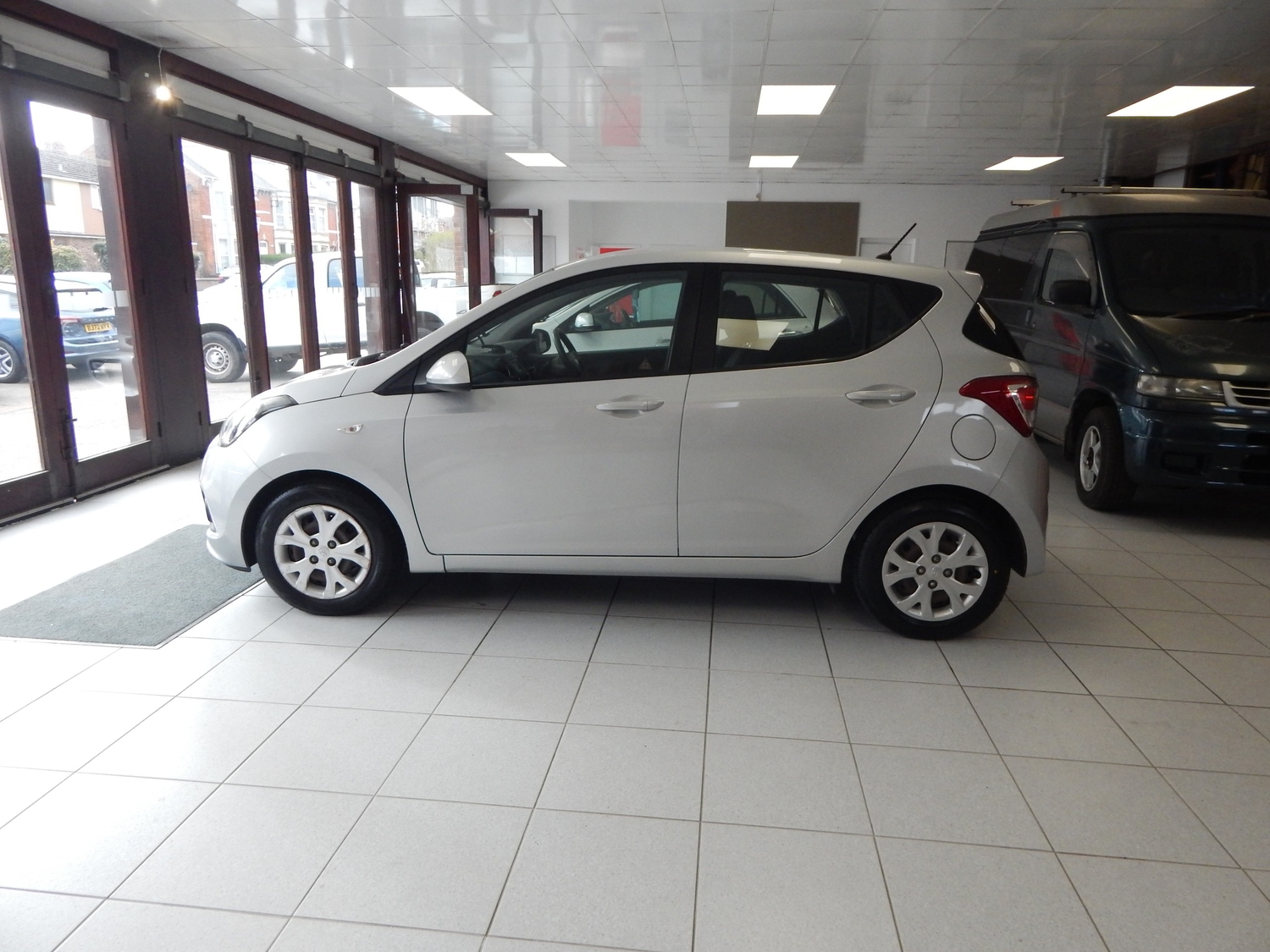 Hyundai i10 2014 - Cars
