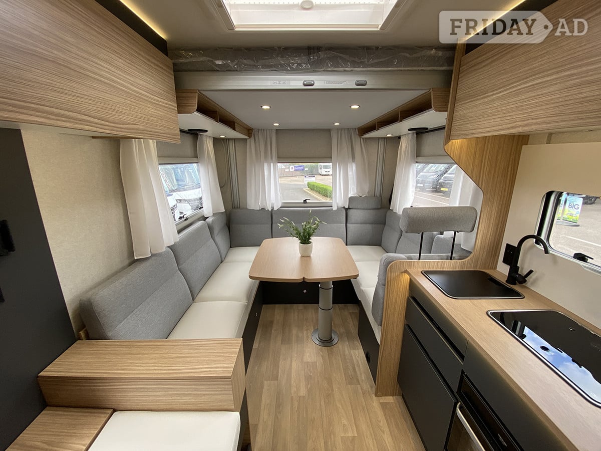 [4 berth ]Pilote Pacific P720U Evidence