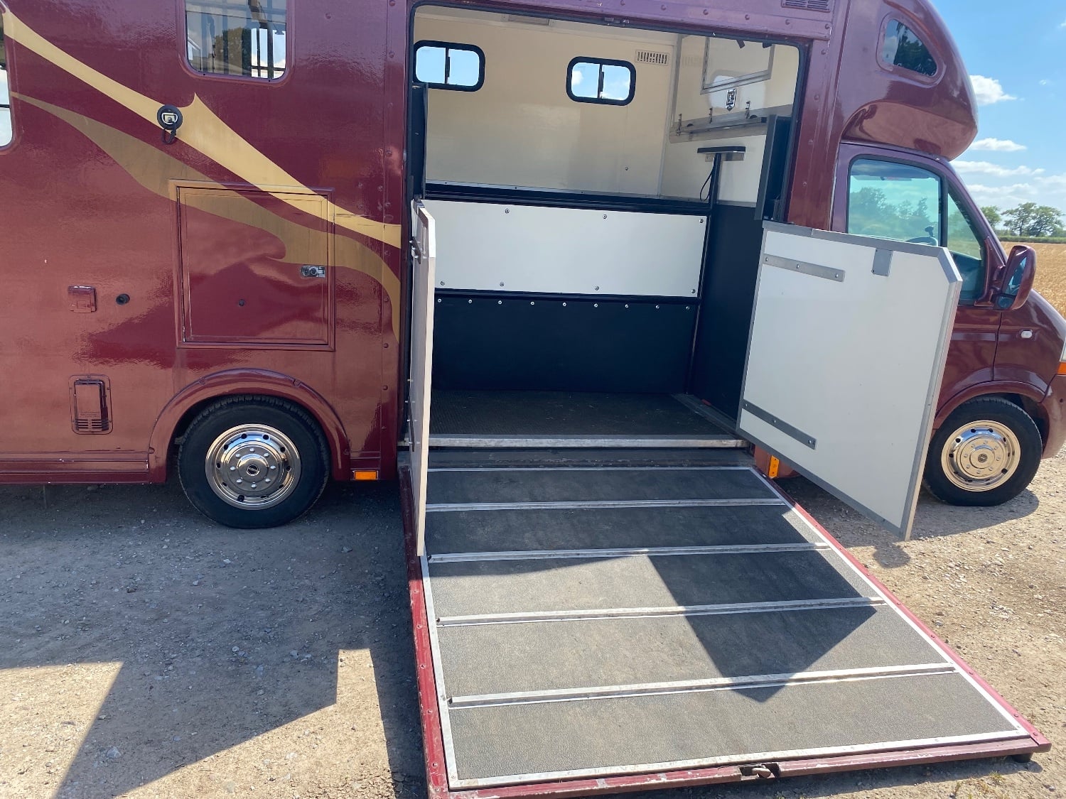 Concept  Signature sleeper Renault Horsebox - Trailers & Horseboxes in Knutsford