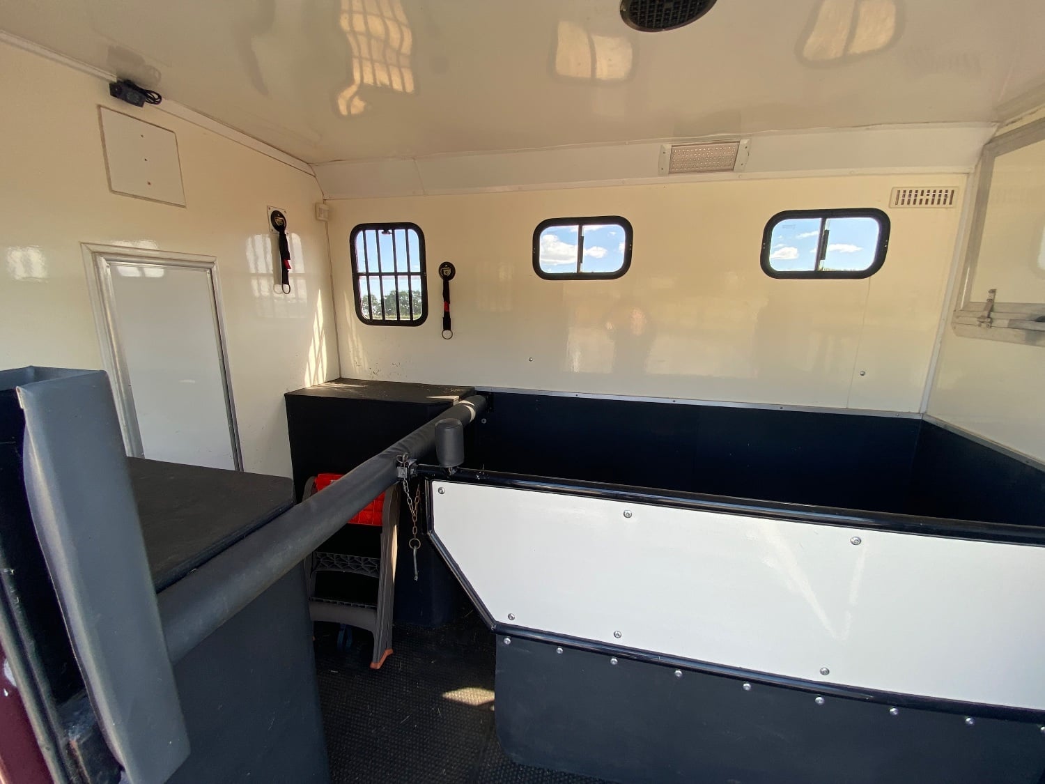 Concept  Signature sleeper Renault Horsebox - Trailers & Horseboxes