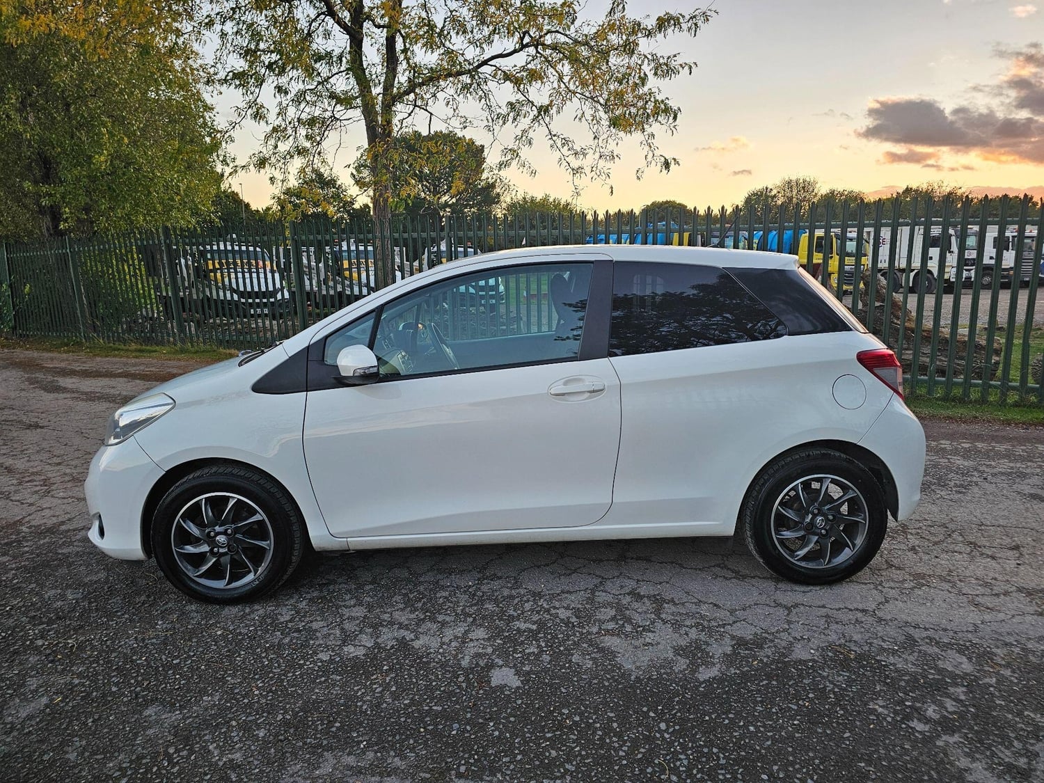 Toyota Yaris 2013 - Cars
