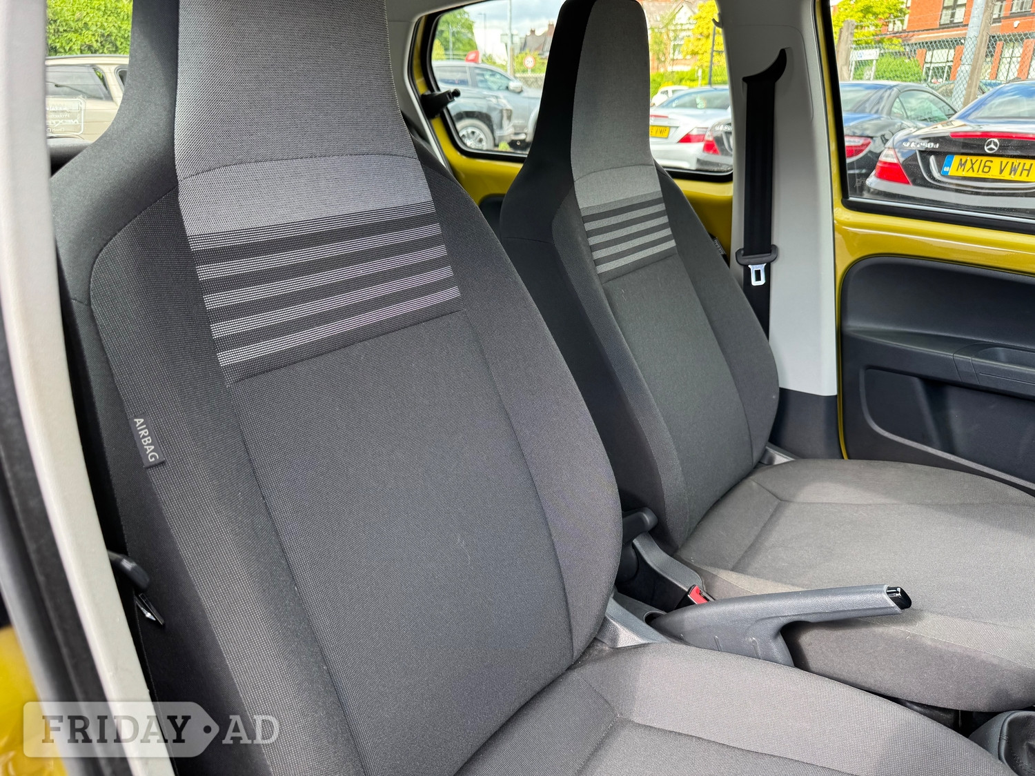 Volkswagen UP! 2016 - Cars