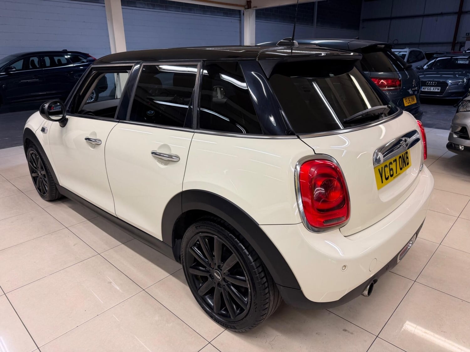 Mini Hatch 2017 - Cars
