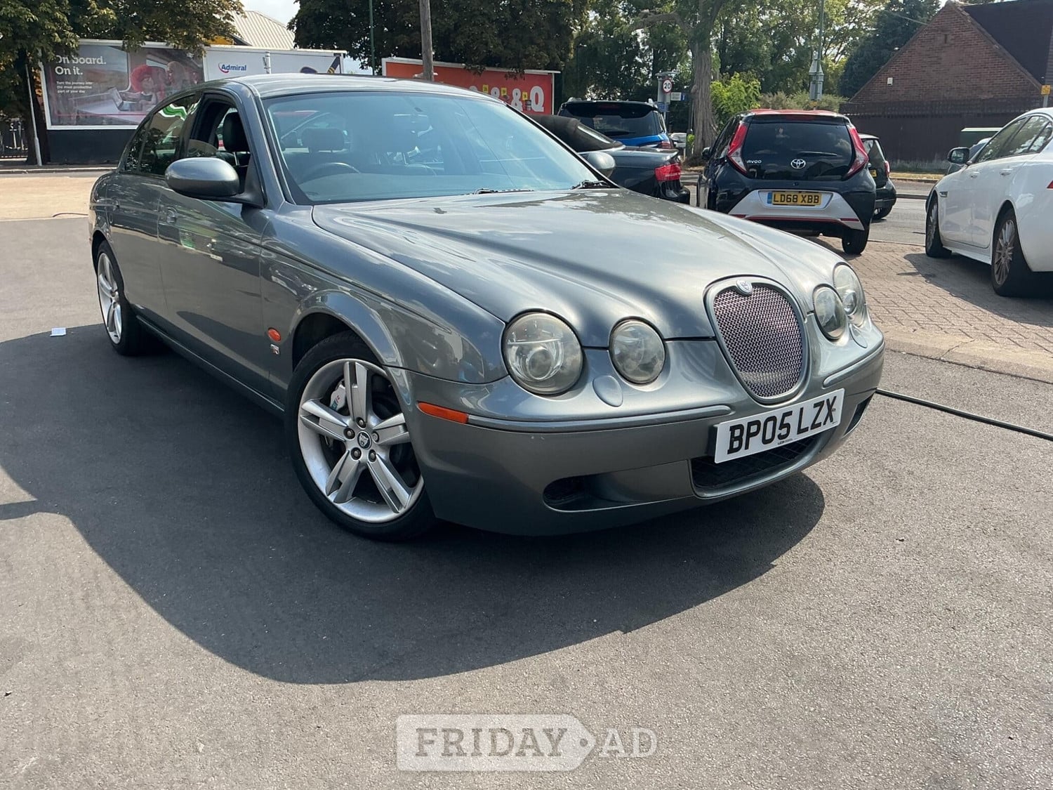 Jaguar S-Type 2005 in Croydon
