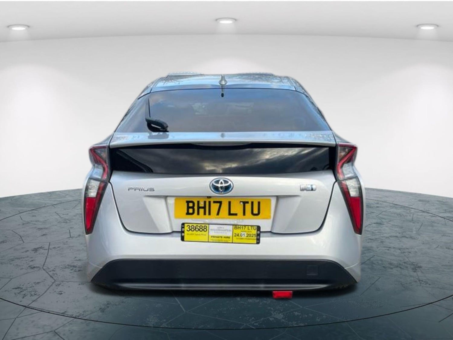 Toyota Prius 2017 - Cars in Walsall