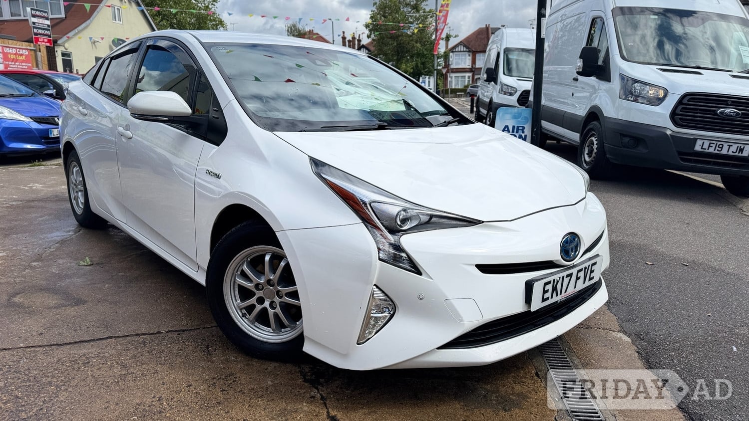 Toyota Prius 2017 - Cars in Harrow