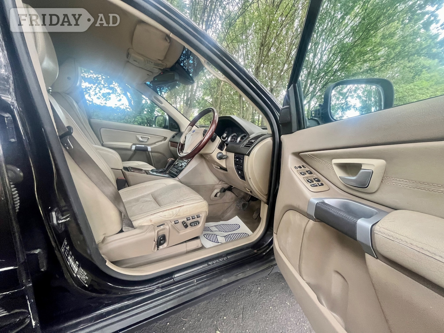 Volvo XC90 2011 - Cars