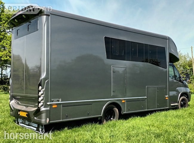 [ berth ]Hybred Horseboxes 