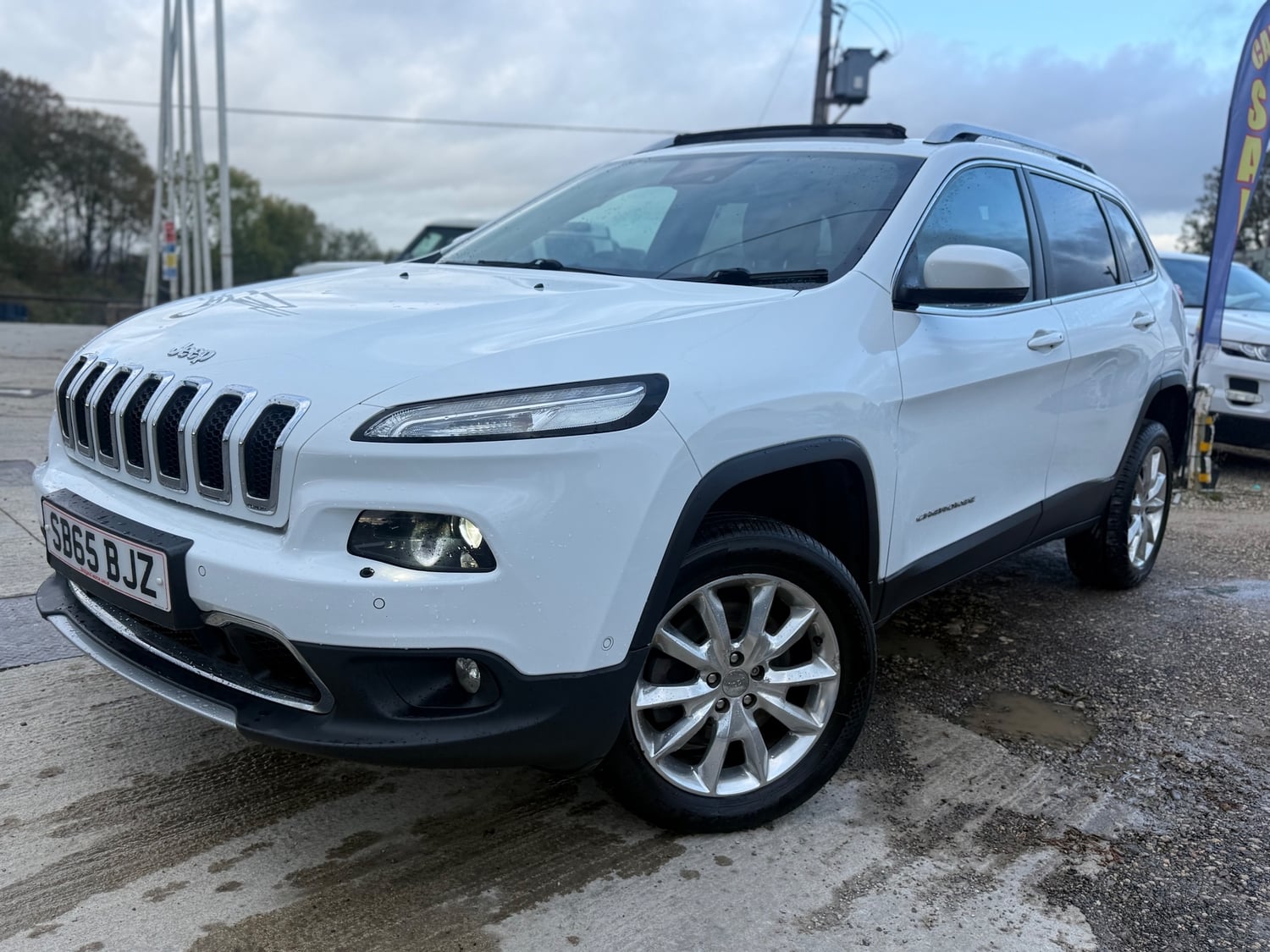 [ berth ]Jeep Cherokee