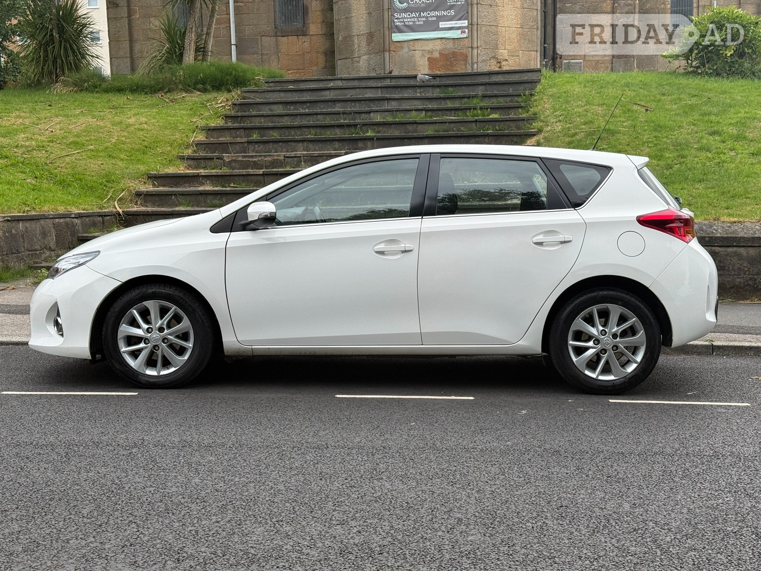 Toyota Auris 2014 - Cars in Preston