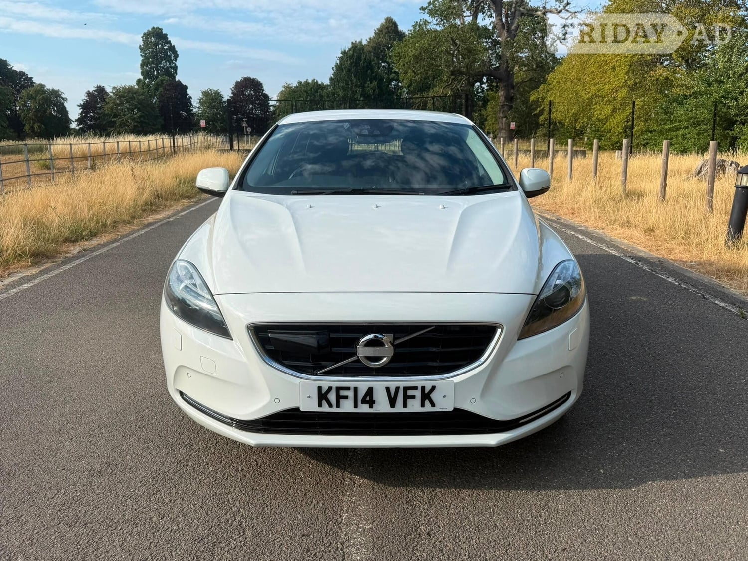 Volvo V40 2014 - Cars in Hayes
