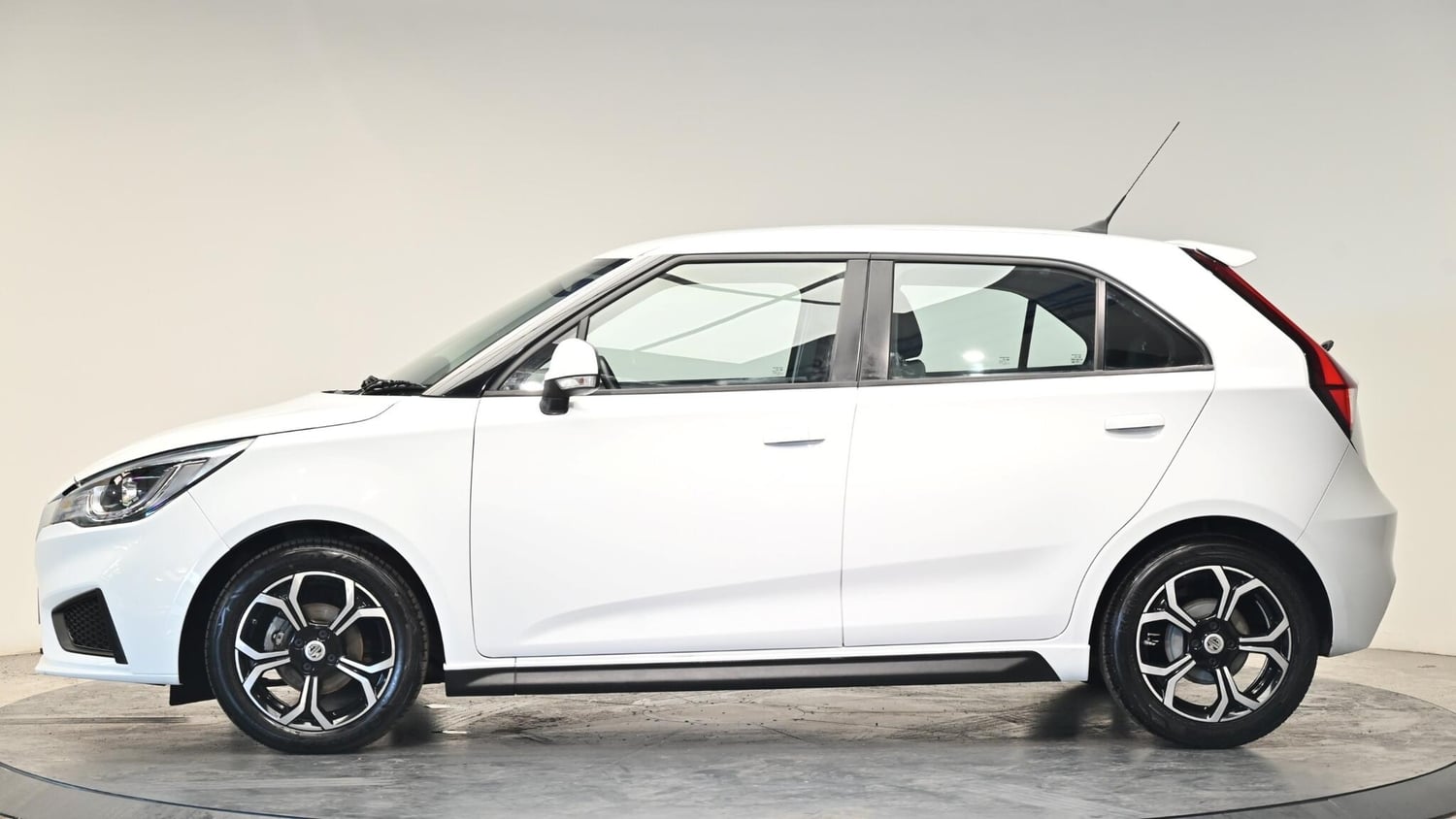 [ berth ]MG MG3