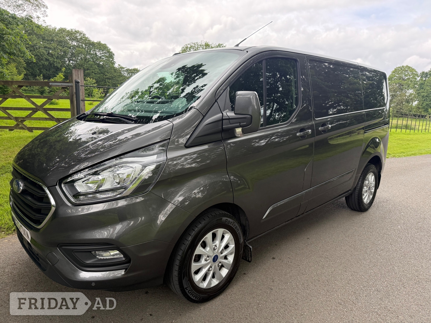 [ berth ]Ford Transit Custom