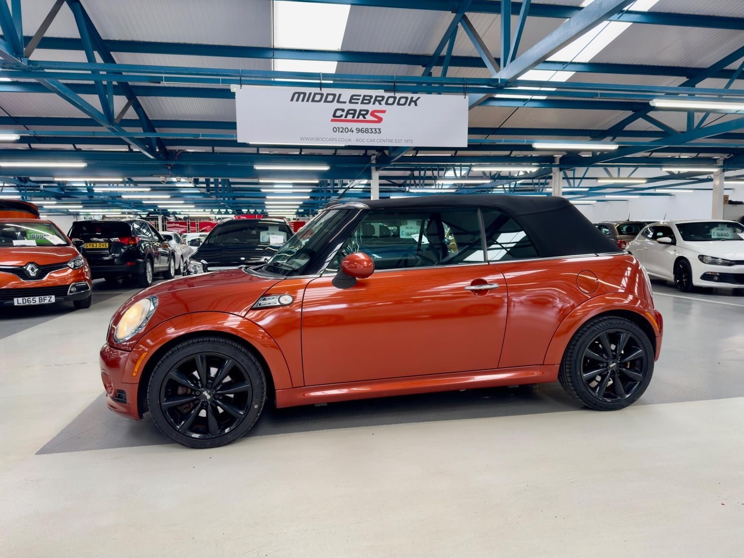 Mini Convertible 2011 - Cars