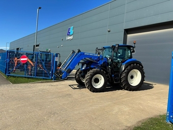 New Holland T5.140 Dynamic Command () Tractor