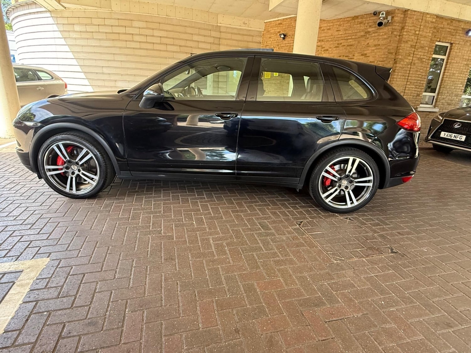 Porsche Cayenne 2012 - Cars