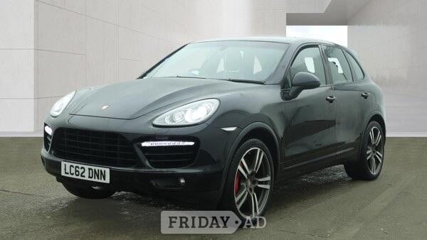 Porsche Cayenne 2012 in Staines