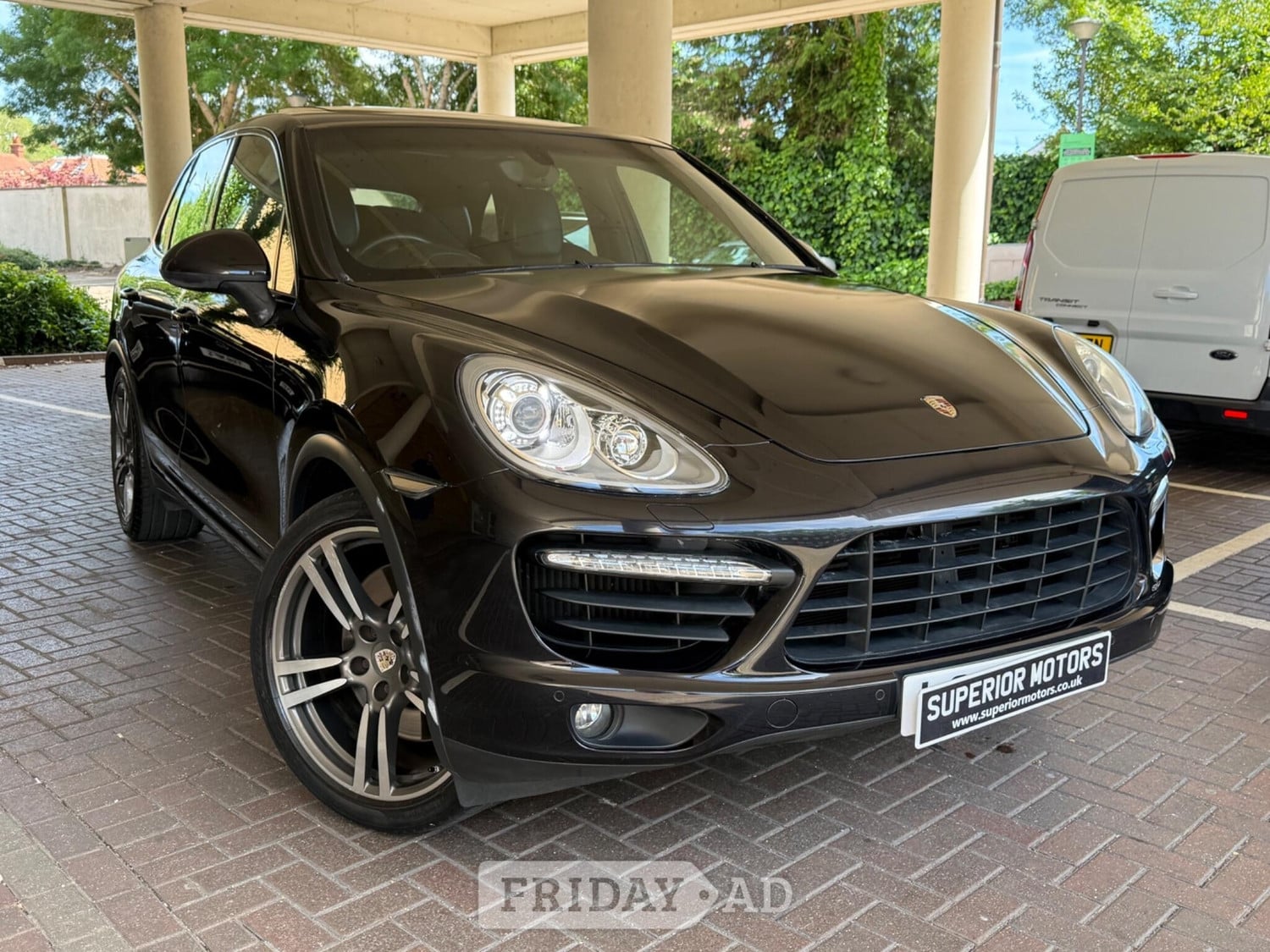 Porsche Cayenne 2012 in Staines