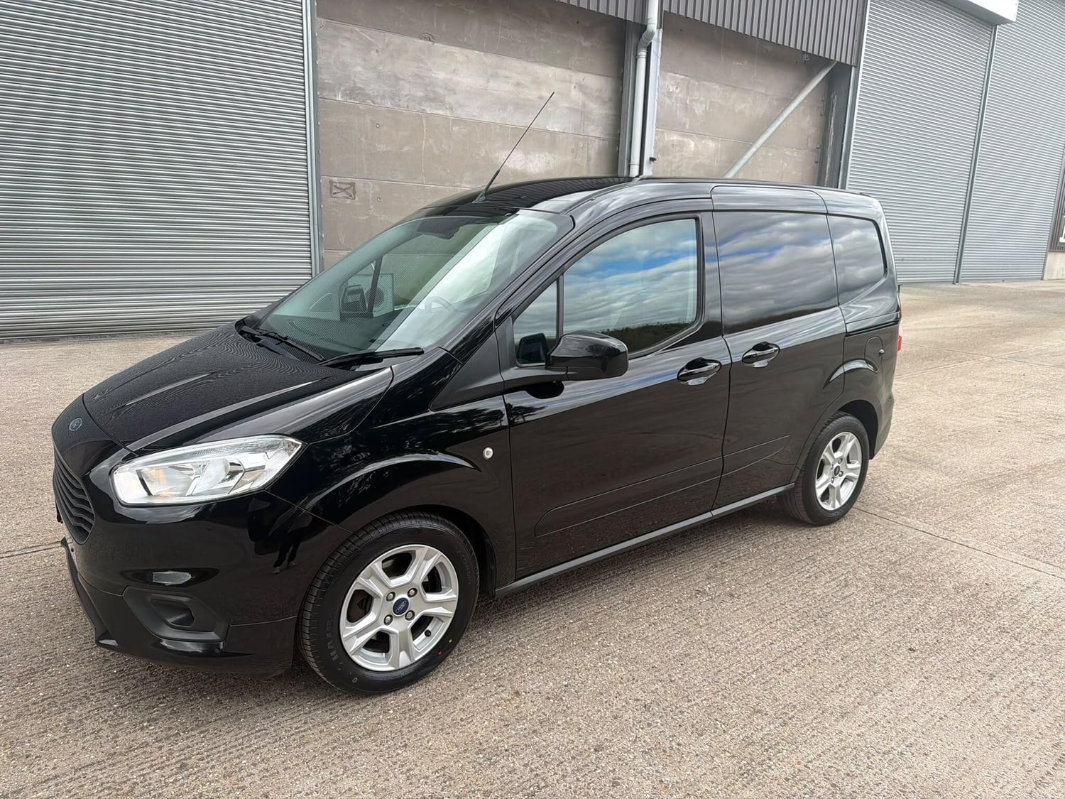 Ford Transit Courier 2023 - Vans & Commercial Vehicles