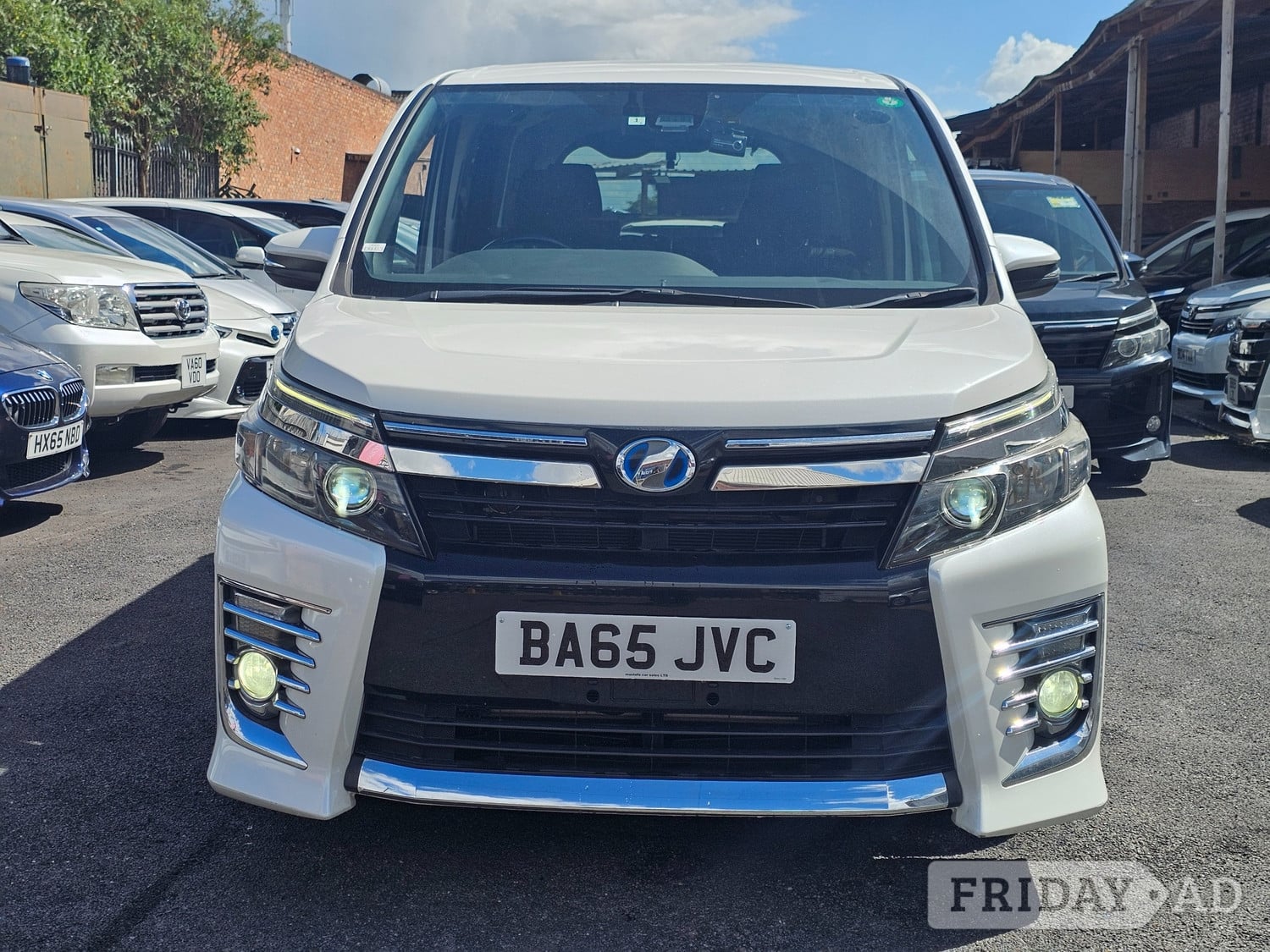 Toyota Voxy 2015 in Coventry