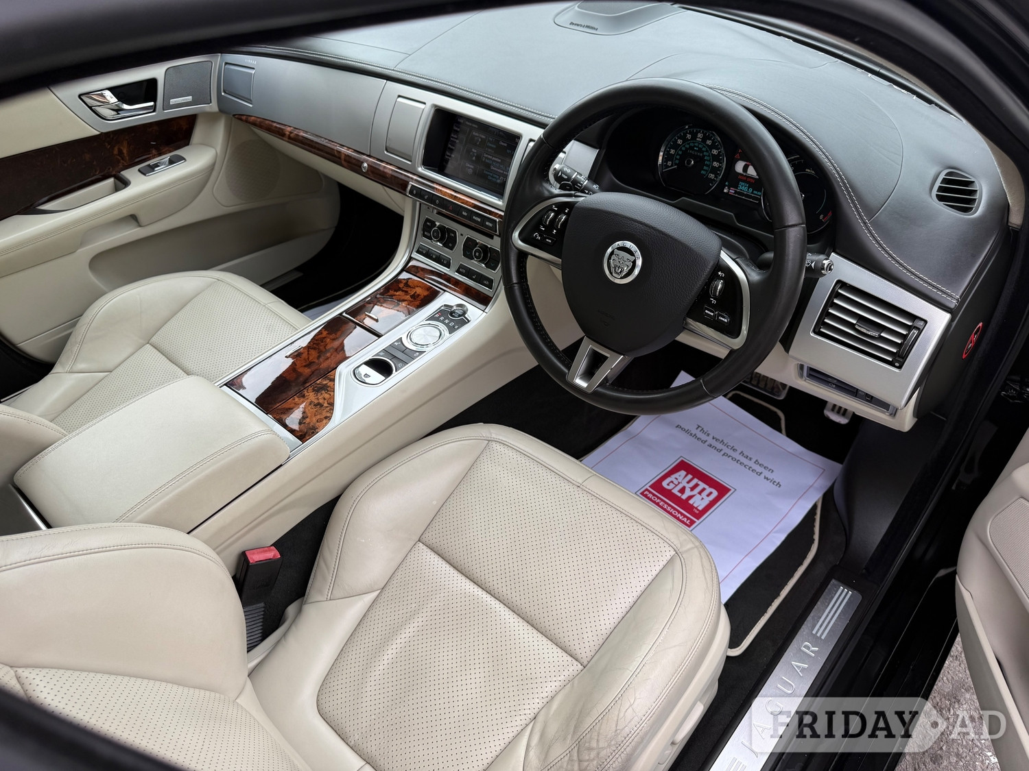Jaguar XF 2012 - Cars